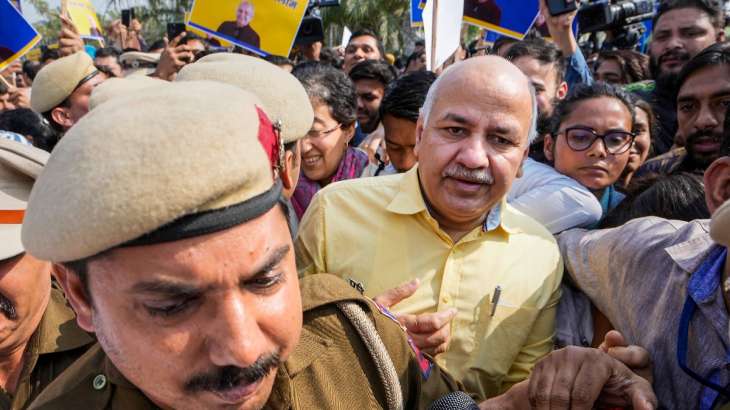 ‘Manish Sisodiya ने खुद अपना फ़ोन किया नष्ट’ कोर्ट में ED ने कोर्ट में क्या कहा?