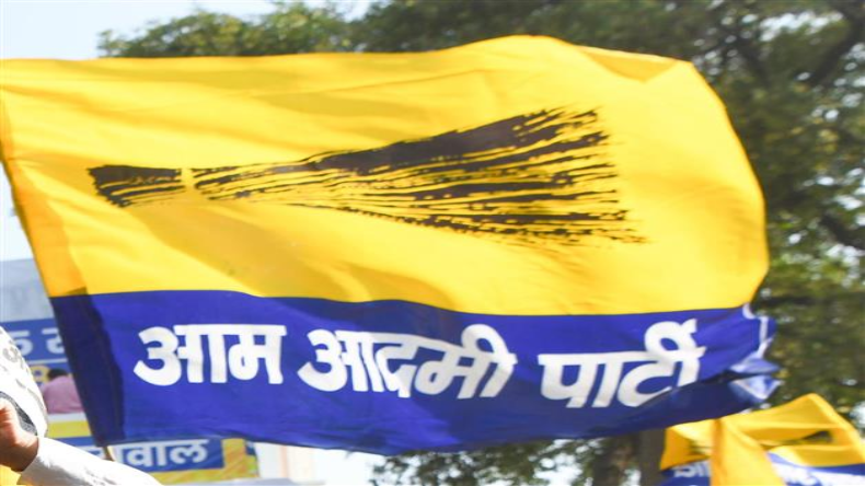 राष्ट्रपति ने केंद्रीय मंत्री तोमर, पटेल और सरुता का इस्तीफा स्वीकार किया