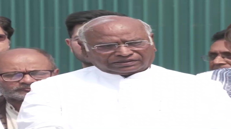 अदानी मामले की जांच के लिए JPC बनाने से डर रही सरकार – मल्लिकार्जुन खड़गे