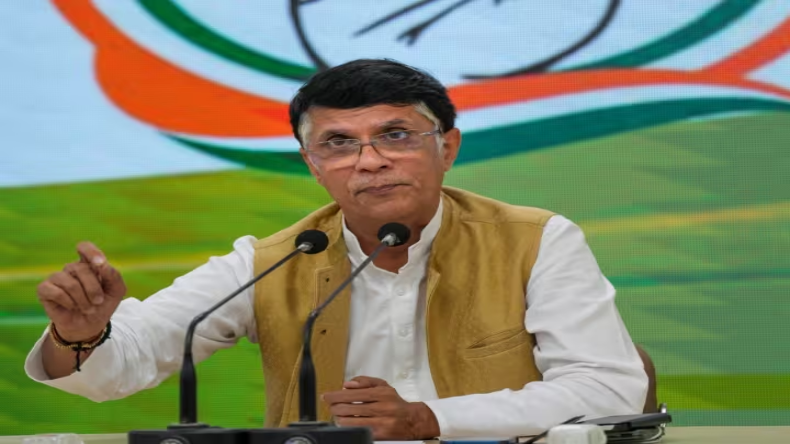 शहादत… कांग्रेस नेता पवन खेड़ा ने बताई राहुल की जाति, कहा-अनुराग के बयान से दुखी हूं
