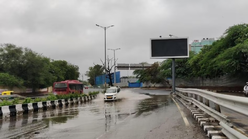दिल्ली में आज हो सकती है बारिश, जानें- कब तक मिलेगी गर्मी से राहत?