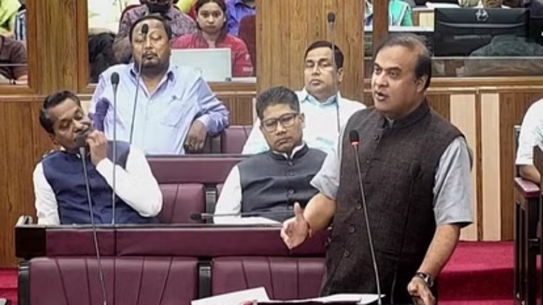 जम्मू कश्मीर विधानसभा पहले ही दिन सदन में धारा 370 को लेकर हुआ जोरदार हंगामा