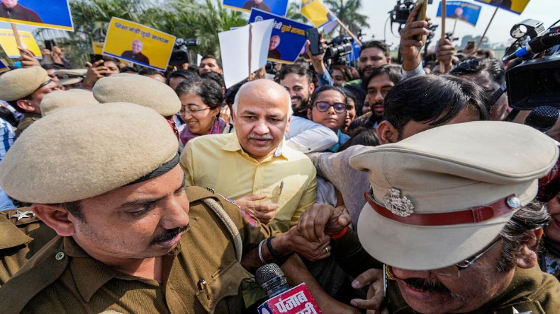 UP में क्यों बिक रही दिल्ली से महंगी शराब, इसके पीछे क्या है कारण?
