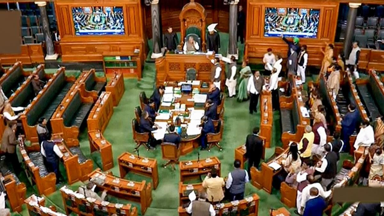 राहुल बन गरबा पंडाल में आ घुसा फिरोज़, पकड़ा गया तो मिला कंडोम और…