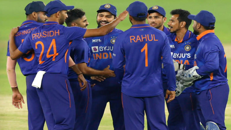 IND vs AUS Live: भारत को पहली सफलता, बिना खाता खोले ख्वाजा लौटे पवेलियन
