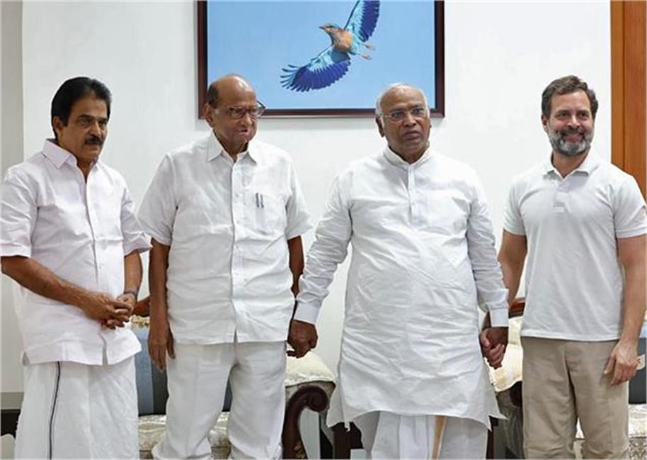 NCP कमेटी ने शरद पवार का इस्तीफा किया खारिज, प्रफुल्ल पटेल ने पेश किया प्रस्ताव