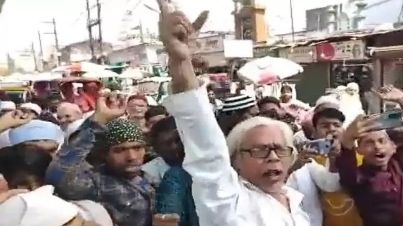 Mannat: ढोल-नगाड़े के साथ ‘मन्नत’ के बाहर पहुंची पुलिस, बंगला किया सील