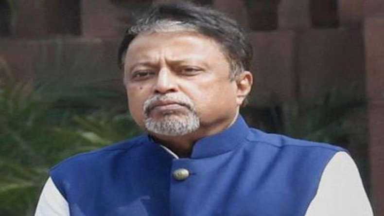 Delhi : AAP विधायक की गुंडागर्दी, सरेआम MCD अधिकारी को पीटने का वीडियो वायरल