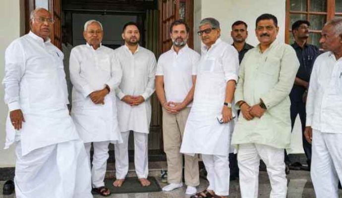 तेजस्वी यादव के खिलाफ मानहानि का मामला दर्ज़, गुजरातियों को अपशब्द कहने से जुड़ा है मामला