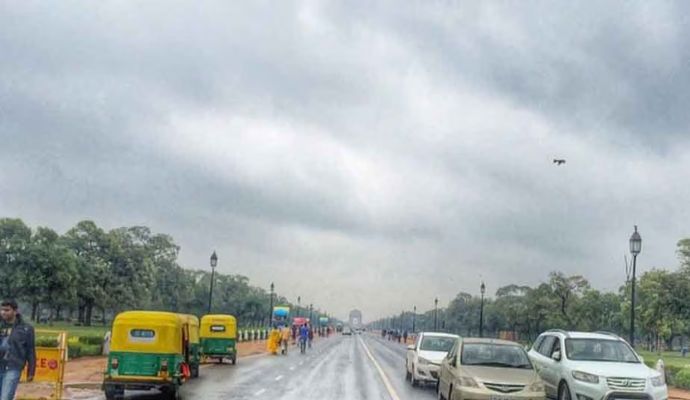 गर्मी और धूल से दिल्ली वाले हुए बेहाल, जानें मौसम का मिजाज