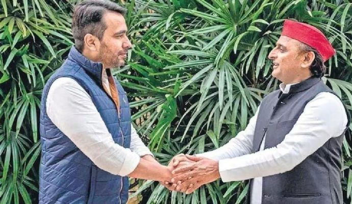 UP Nikay Chunav: अखिलेश यादव ने बीजेपी पर बोला हमला, डबल इंजन की सरकार आपस में टकरा रही
