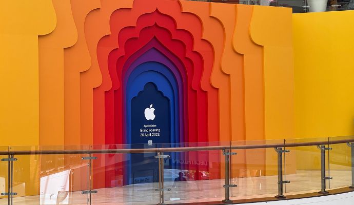 सिर्फ हीरो-हीरोइन के हाथों में ही क्यों दिखता है Apple, विलेन क्यों नहीं चलाते iPhone?