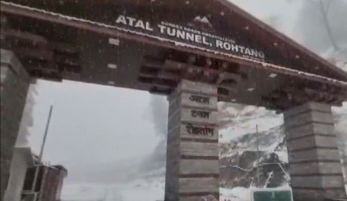 Flight Late: फ्लाइट्स लेट, ट्रेनों की रफ्तार पर आज भी ब्रेक, ठंड-कोहरे का डबल अटैक