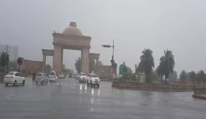 UP Weather Today: यूपी के इन जिलों में बारिश का अलर्ट, अब और बढ़ेगी ठंड