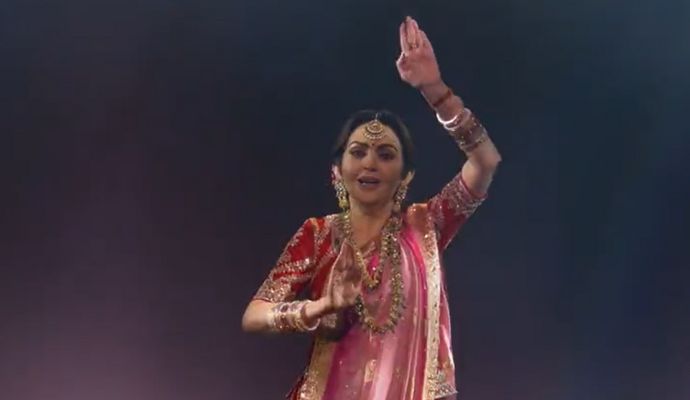 RCB से खुश हुए आकाश अंबानी, खुद चल कर गए और कर दिया ये काम….