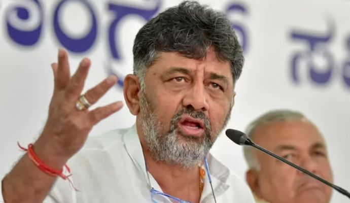 कर्नाटक: डीके शिवकुमार को कांग्रेस आलाकमान ने बुलाया, देर शाम तक पहुंच सकते हैं दिल्ली