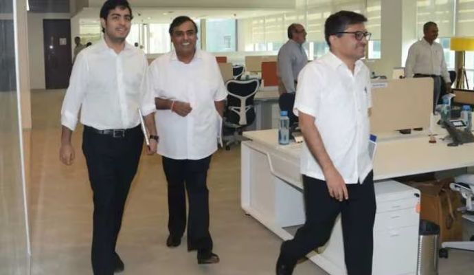RCB से खुश हुए आकाश अंबानी, खुद चल कर गए और कर दिया ये काम….