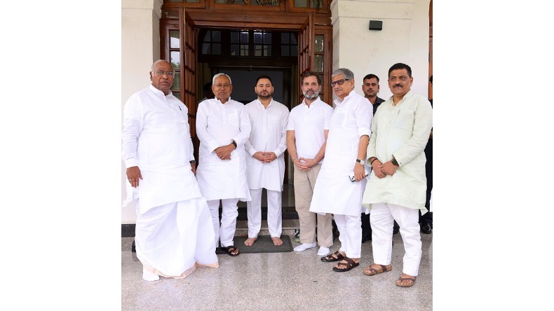 महिला प्रेमी हैं नीतीश कुमार? RJD का यह दावा हैरान कर देने वाला