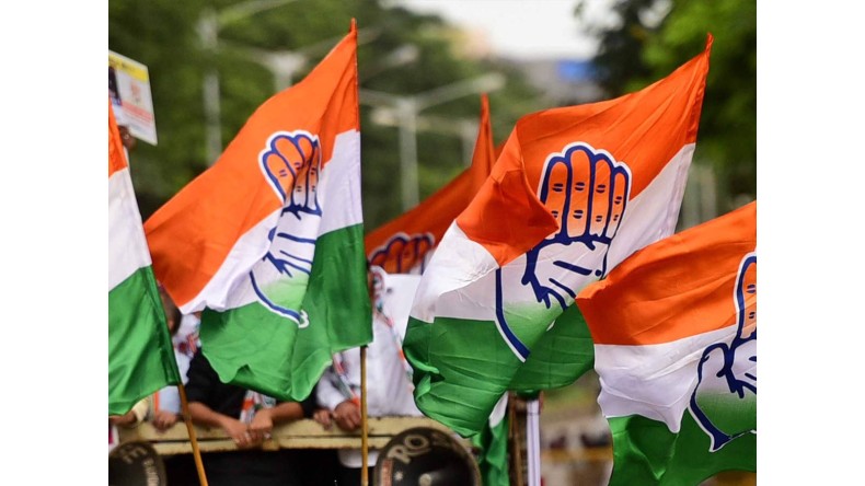 UP Nikay Chunav 2023: कोई बना दूल्हा तो किसी ने मुंडवाया सिर, देखें तस्वीरें