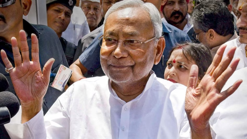 भारत बंद के दौरान उपद्रवियों ने स्कूल बस में की आग लगाने कोशिश, बाल-बाल बचे बच्चे