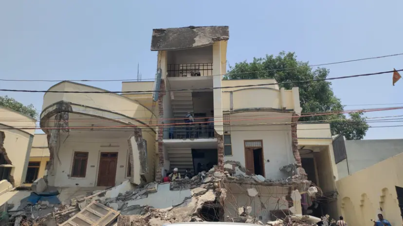 बोरा सिलते थे मुलायम के खास विधायक, मंत्री बनने के बाद बाहुबली ने सीने में उतारी गोलियां