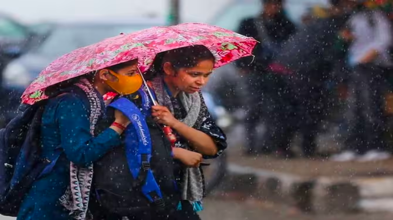 Weather Today: दिल्ली में गर्मी बरकरार! इन राज्यों में होगी बरसात, जानिए आज का मौसम अपडेट