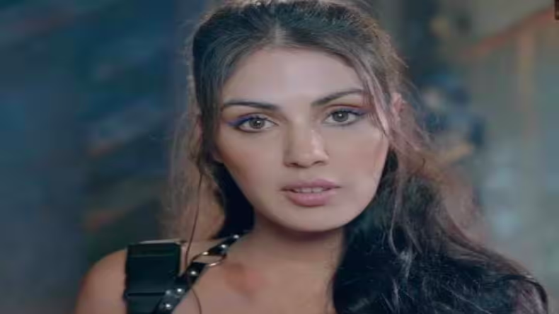 एल्विश यादव के बाद रिया चक्रवर्ती HIBOX स्कैम में फंसी, 500 करोड़ की हेरा-फेरी