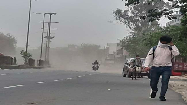 Weather Today: दिल्ली में गर्मी बरकरार! इन राज्यों में होगी बरसात, जानिए आज का मौसम अपडेट