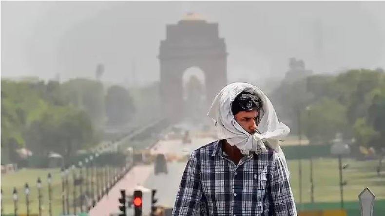Delhi Weather: कड़ाके की ठंड और पॉल्यूशन से दिल्लीवालों का हाल बेहाल, जानें IMD का लेटेस्ट अपडेट