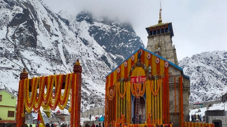 फिर शुरू हुई केदारनाथ की पैदल यात्रा, इस मुश्किल घड़ी में करनी पड़ी थी बंद, 4 धाम जाने वाले जरूर जान लें ये बातें