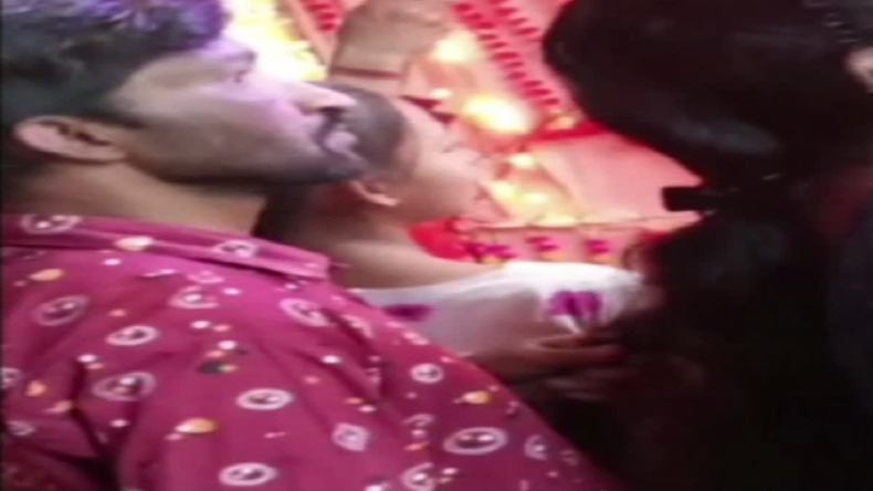 पैसा कमाने नेपाल गये भैया, देवर ने भाभी से पहले लड़ाया इश्क़ फिर लाखों रुपए लेकर हो गये रफूचक्कर