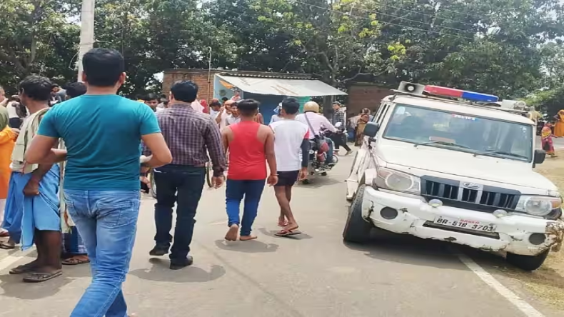 जमीनी विवाद को लेकर 17 वर्षीय लड़के के सिर को काटा, गोद में लेकर घंटों बैठी रही मां