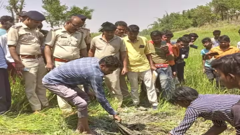 भारत बंद के दौरान उपद्रवियों ने स्कूल बस में की आग लगाने कोशिश, बाल-बाल बचे बच्चे