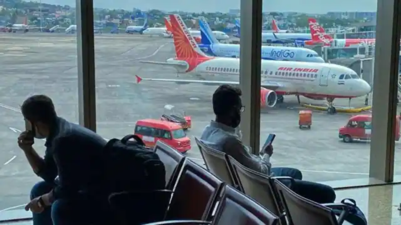 दिल्ली एयरपोर्ट: स्पाइसजेट के विमान में मेंटेनेंस के दौरान लगी आग, मौके पर फायर ब्रिगेड