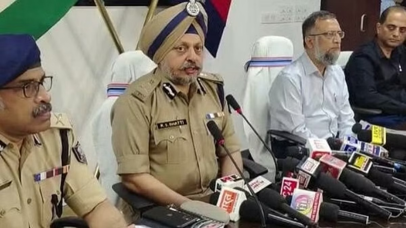 बंगाल हिंसा को लेकर पुलिस पर उठे सवाल, गृह मंत्रालय ने राज्य सरकार से मांगी रिपोर्ट