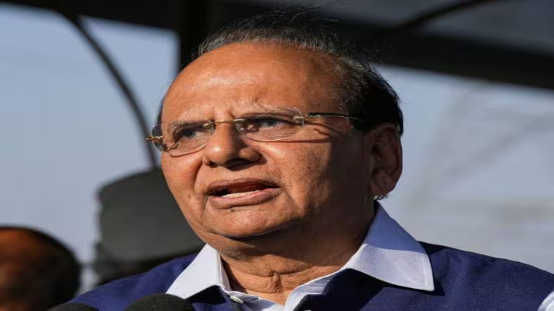 कन्हैया कुमार ने बोला मनोज तिवारी पर हमला, कहा – ‘घर तो बचा नहीं सकते, भगवान की रक्षा करेंगे!’