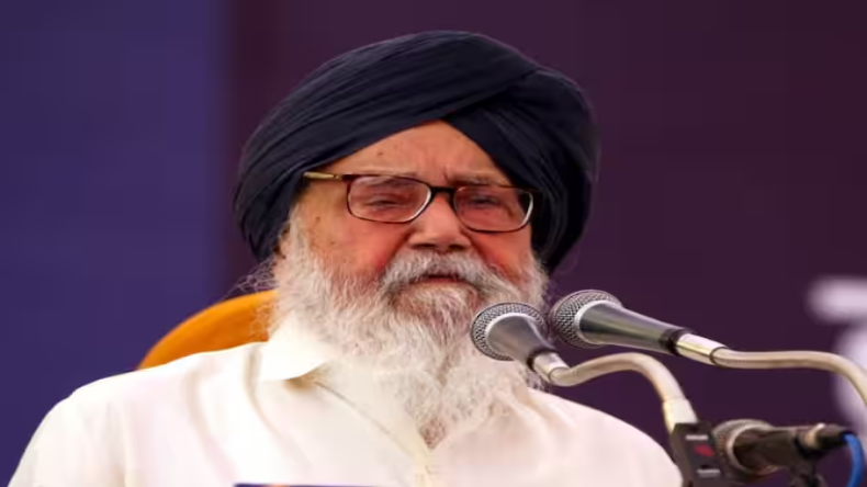 पूर्व सीएम Prakash Singh Badal के निधन के बाद गम में गांव के लोग, कई घरों में नहीं जला चूल्हा