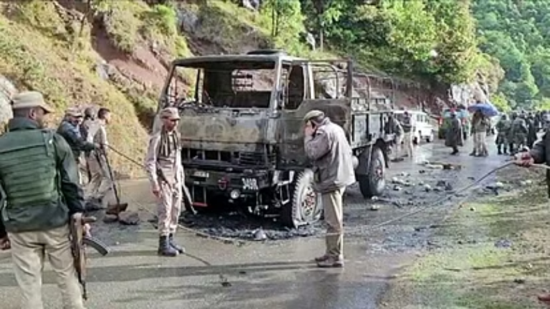 श्रीनगर के ग्रेनेड ब्लास्ट में 15 लोग घायल, तलाशी अभियान जारी