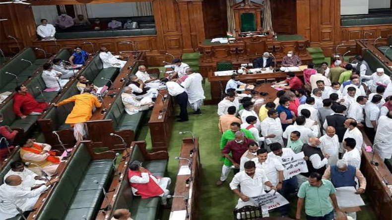 Bihar News: महिला से की छेड़खानी तो RJD नेता की हुई पिटाई