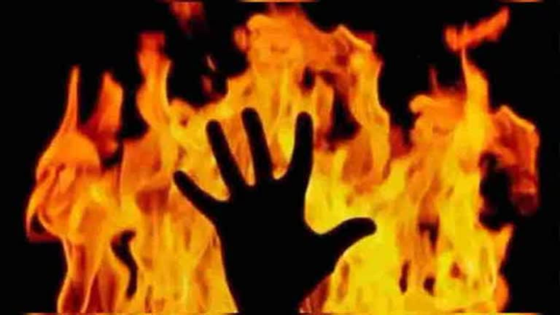 नोएडा: लॉजिक्स मॉल में लगी भीषण आग, अंदर फंसे 250 लोगों ने भागकर बचाई जान