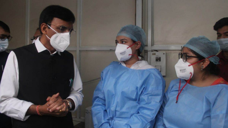 Uttarakhand: सीएम योगी की मां फिर हुईं AIIMS में भर्ती, उत्तराखंड के स्वास्थ्य मंत्री ने की मुलाकात