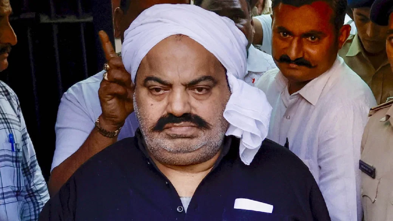 UP:  मुरादाबाद में कपड़े के गोदाम में लगी भीषण आग, मौके पर पहुंची दमकल की कई गाड़ियां