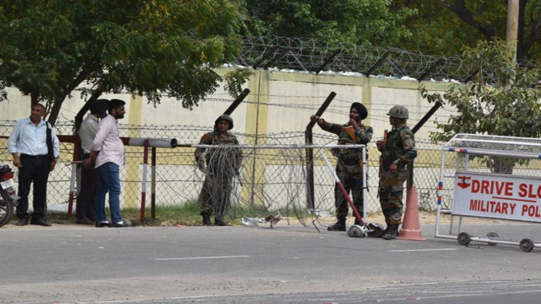 Poonch Terrorist Attack: जम्मू-कश्मीर के पुंछ में सुरक्षाबलों के काफिले पर आतंकी हमला, सर्च ऑपरेशन जारी