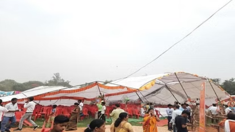 UP Nikay Chunav: अखिलेश यादव ने बीजेपी पर बोला हमला, डबल इंजन की सरकार आपस में टकरा रही