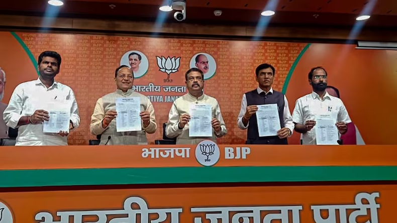 Rajnath Singh: कोरोना से संक्रमित हुए रक्षा मंत्री राजनाथ सिंह, आज वायुसेना के कार्यक्रम में होने वाले थे शामिल