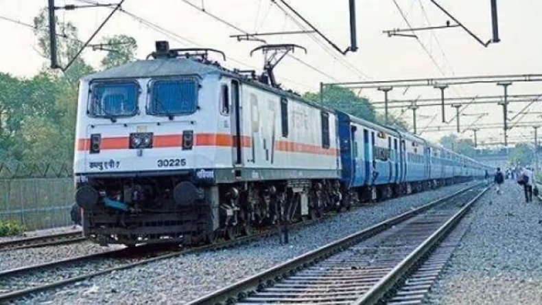 Japan: गोलीबारी और चाकूबाजी में 2 पुलिसकर्मी समेत तीन की मौत, इमारत में छिपा हमलावर