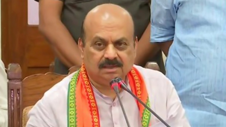 D.K. Shivakumar: कर्नाटक के उपमुख्यमंत्री डीके शिवकुमार शख्स को थप्पड़ मारने का वीडियो हुआ वायरल, की गई आलोचना
