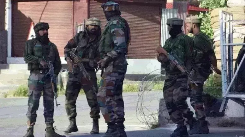 J-K: भारतीय जवानों को मिली बड़ी कामयाबी, शोपियां में आतंकियों का एक मददगार गिरफ्तार