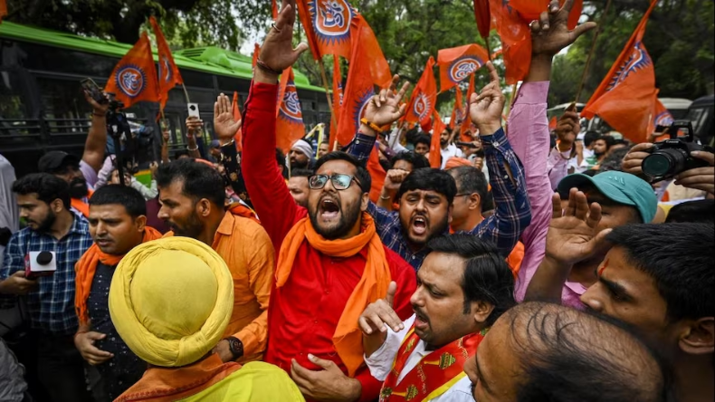 मटन-राइस पार्टी के बाद हजारों कुत्ते गायब, किसने की “घटिया” राजनीति
