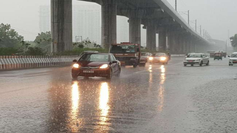 Delhi Weather Update: राजधानी में फिर झमाझम बारिश, जानें कैसा रहेगा आज का मौसम
